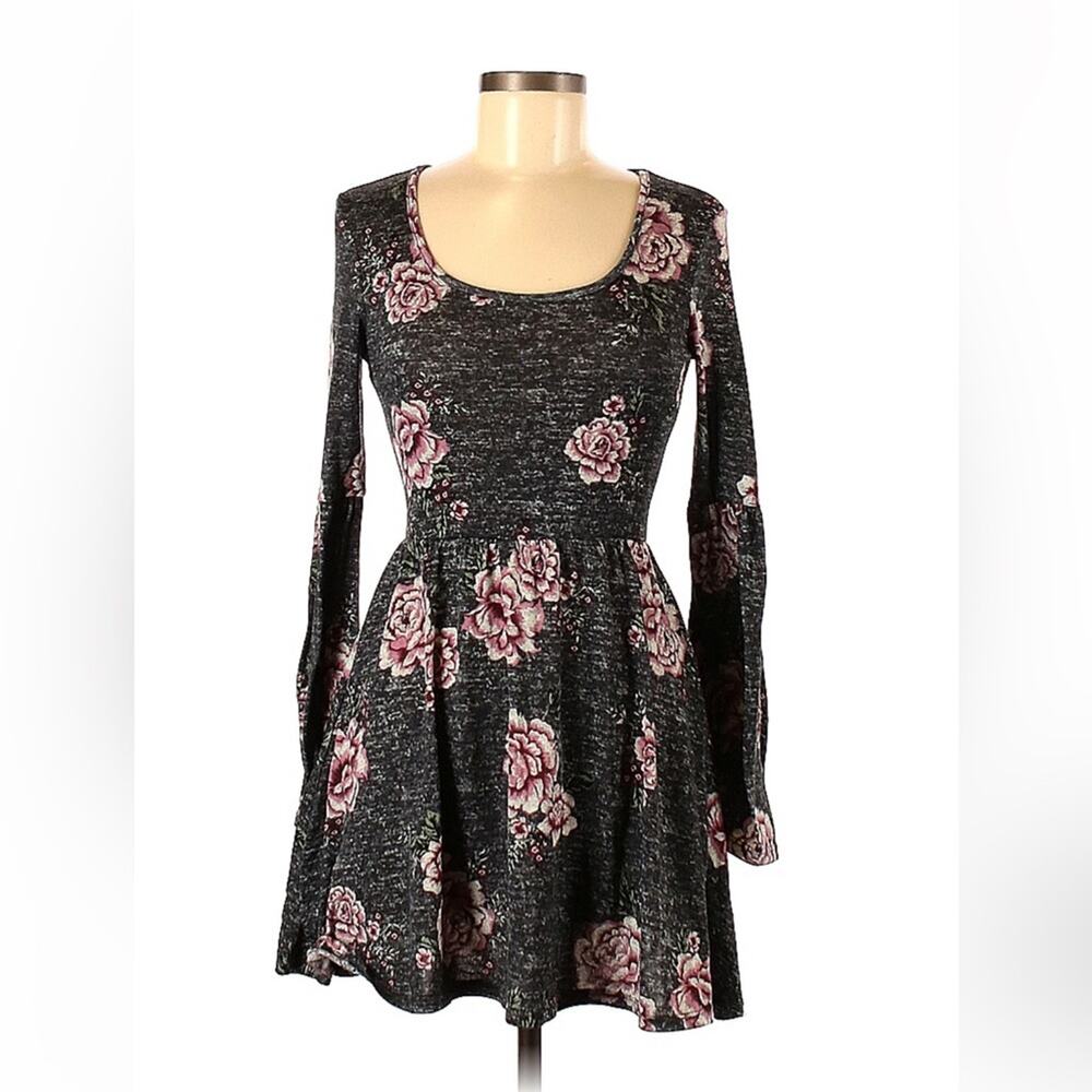 Living doll floral print long sleeved ballerina skater dress, size small